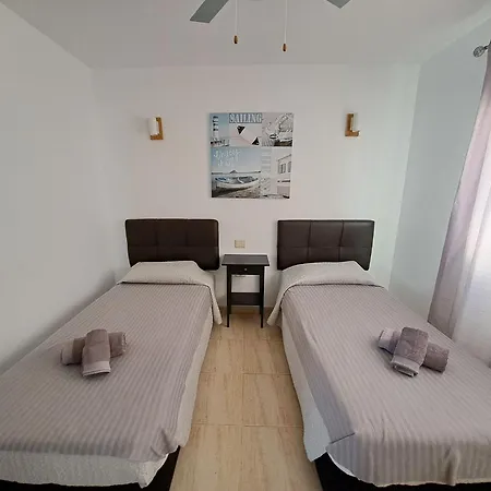 Villa Rayo Azul, Heated Pool And Ocean Views La Oliva